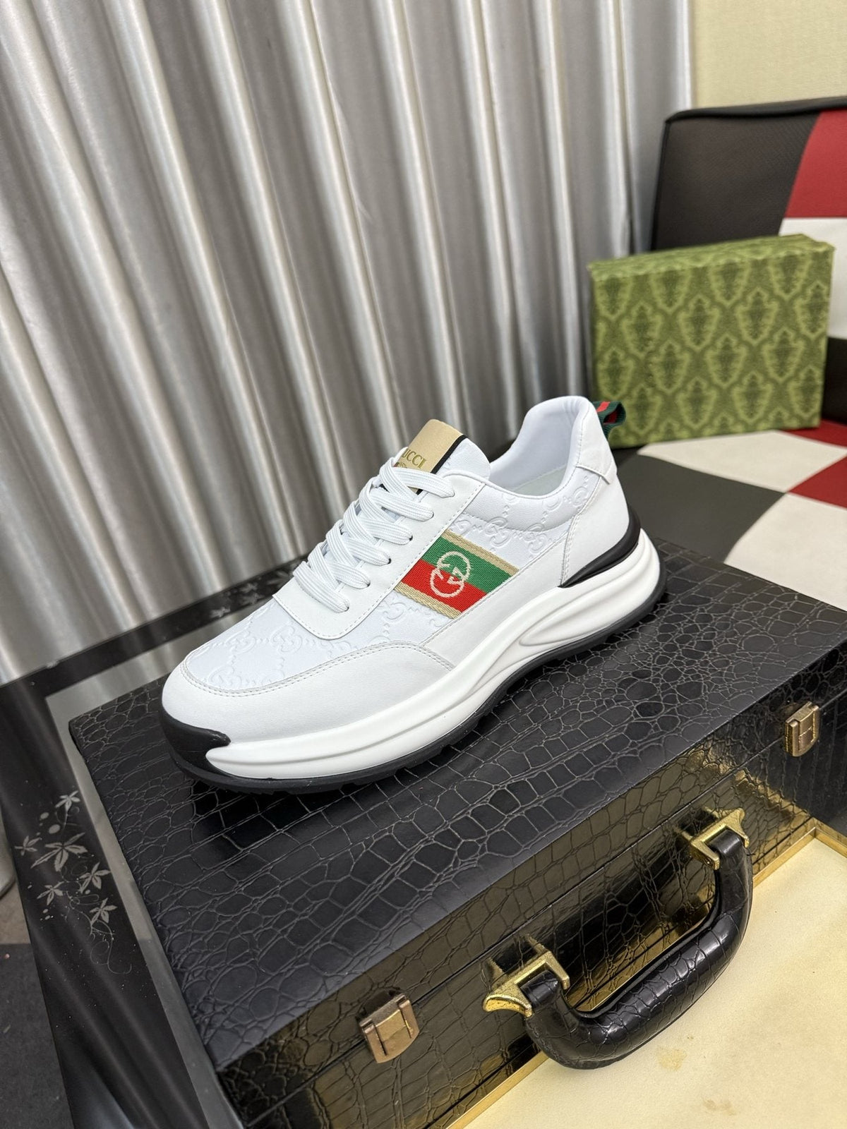 Gucci Men's Green and Red Stripe Low-Top Sneakers